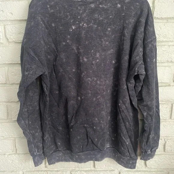 No Boundaries Graphic Sweatshirt - Picture 3 of 4